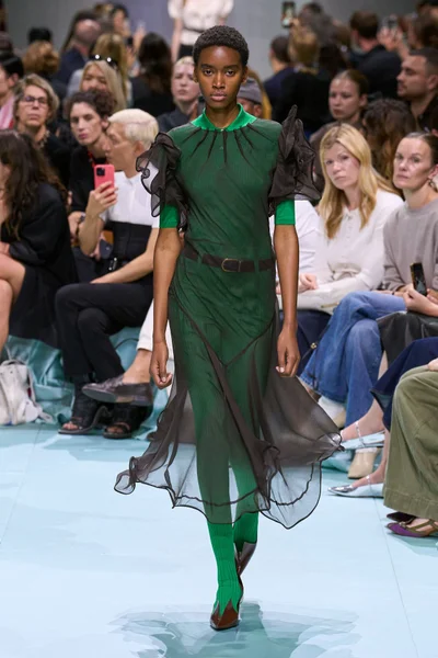 Look 14